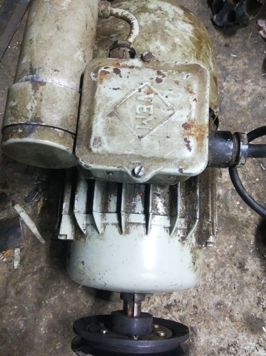 электродвигатель електродвигун.компресорний 220 вольт 0.75кв 3000 об.