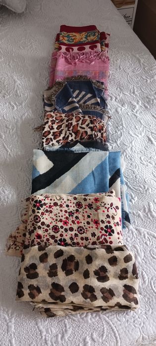 Lenços para mulheres variadas. Preco entre 4 e 10€