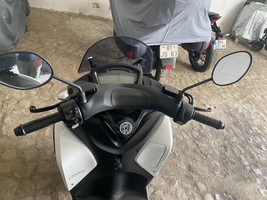 TricityYamaha 125 com 2100Km