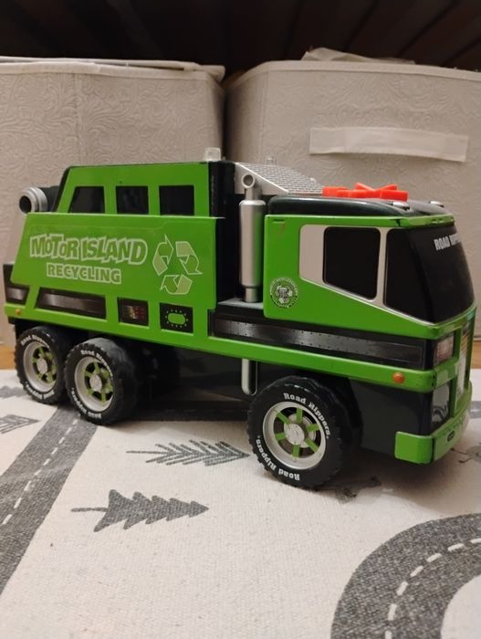 Ciężarówka śmieciarka grająca zabawka samochód