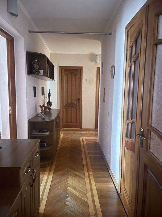 Сімейна 4х квартира в улюбленому районі міста 3я Слобідська