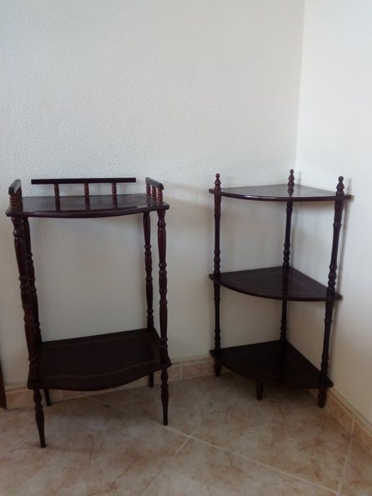 Mesas de apoio de madeira em estilo - vintage