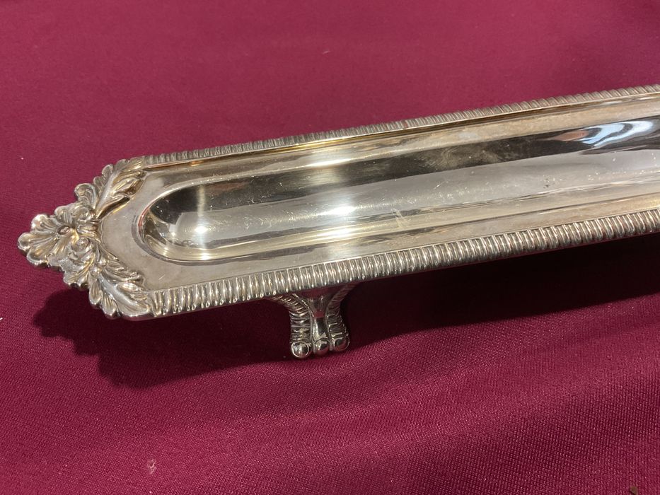 Pen tray época Edward VIII casquinha 28 cm discrição abaixo