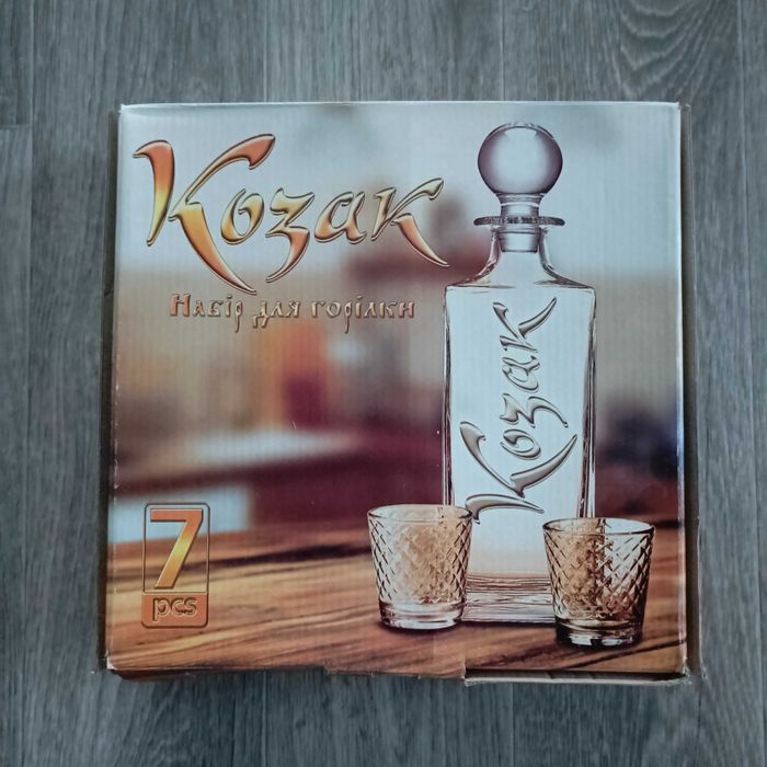 Подарунковий набір Графин 500мл + 6 чарок з тостами