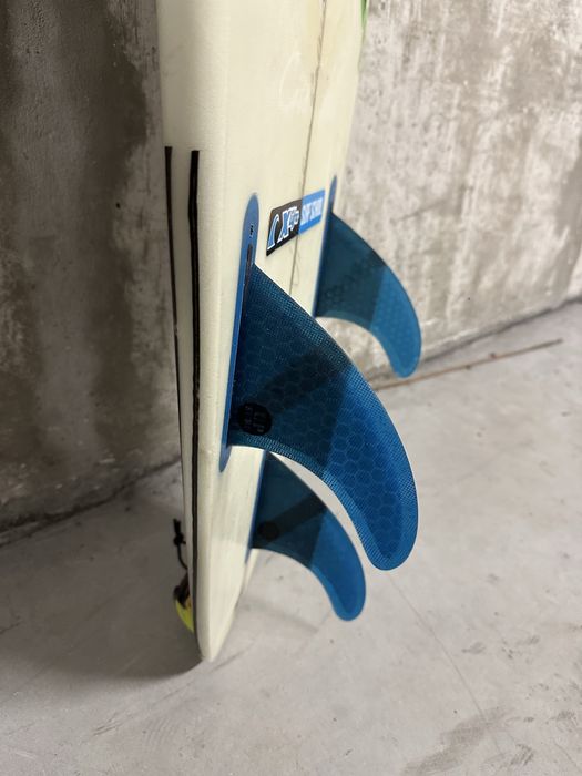 Prancha de surf SPO 5.6 com quilhas