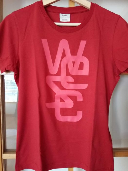 T-shirt vermelha WESC