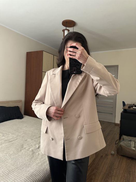 Піджак двобортний жіночий oversize фасону бежевий