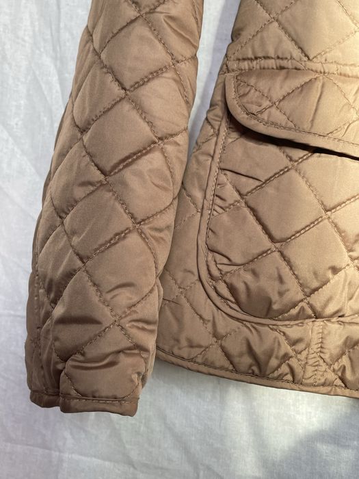 жіноча легка куртка стьобана