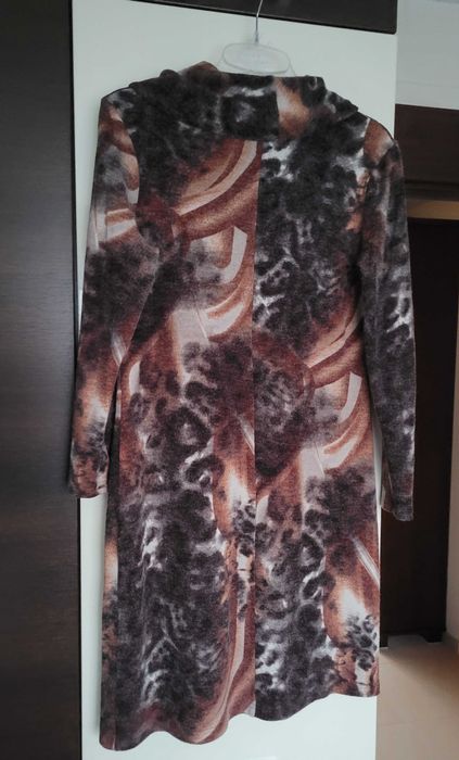 Sprzedam sukienkę damską z lużnym golfem