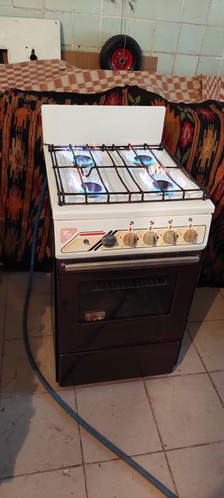 Продам газовую плиту