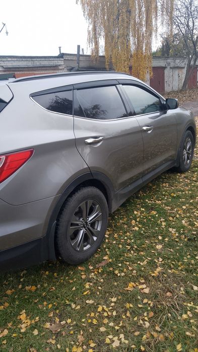 Продам власний автомобіль Santa Fe sport.