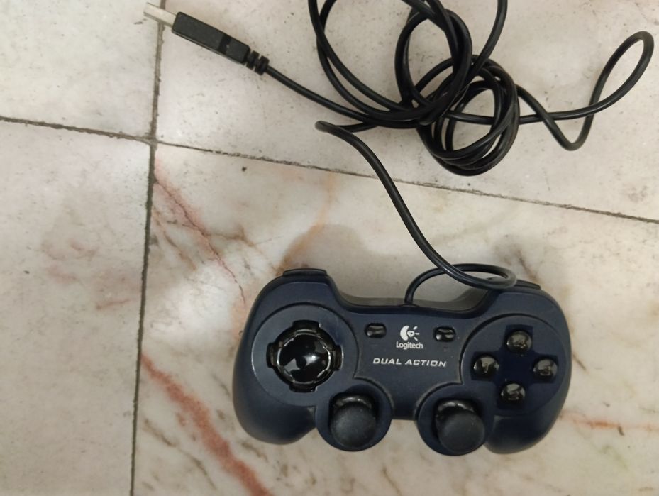 Gamepad / Comando com Fio Logitech para PC (Modelo Retro Dual Action/Rumblepad)