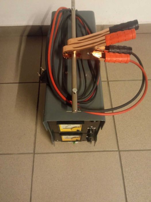 Prostownik + rozruch 0-12V 0-15A