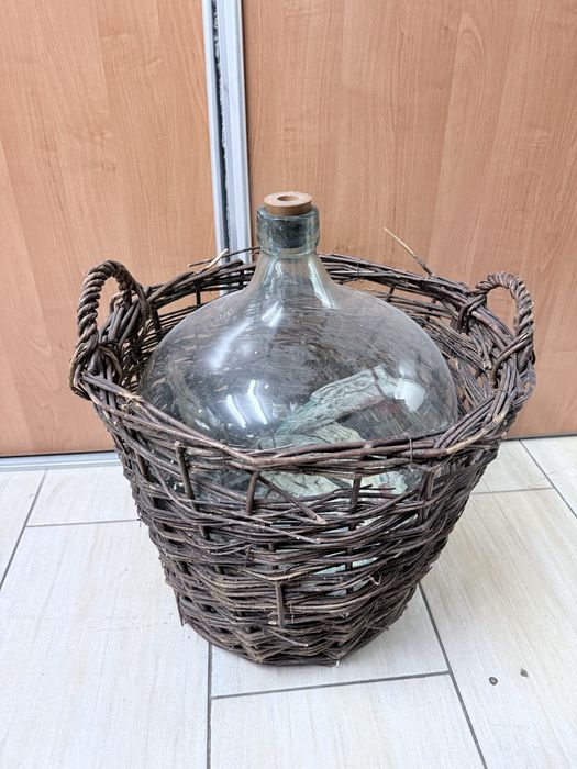 Balon gąsior do wina szklany z koszykiem