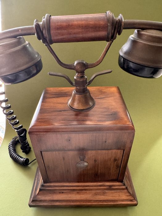 Vintage telefone Madeira e cobre a funcionar