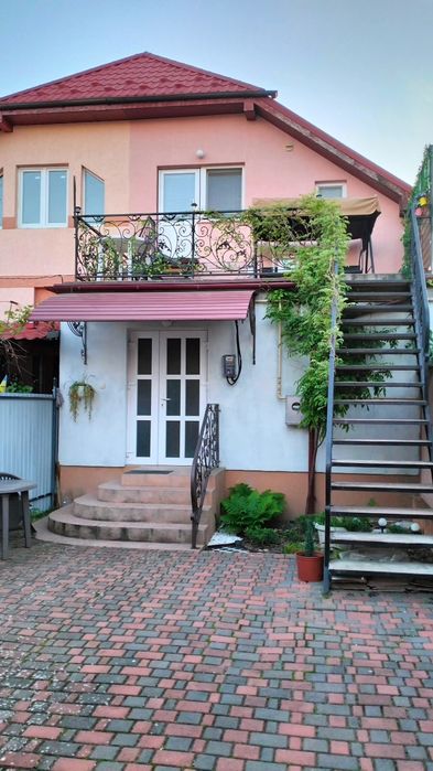 Будинок- квартира  подобово.  Берегове Центр Вільно з 30.01