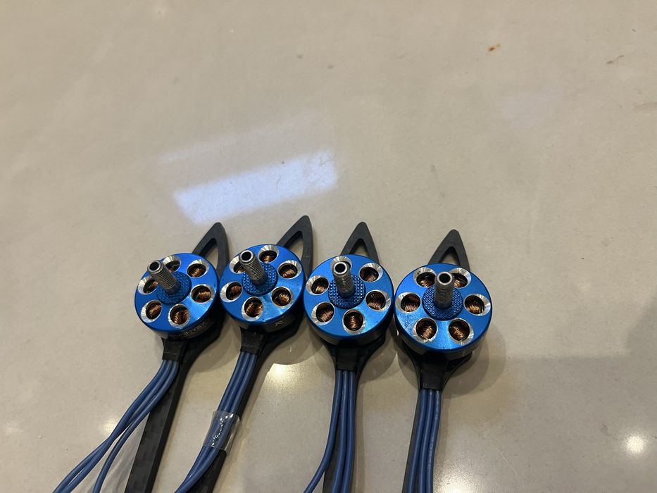 Silniki sunnysky racing 2204. 2300kv 5cali toothpick fpv