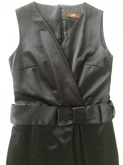 Vestido de cocktail preto, pouco acima do joelho, Red Globe