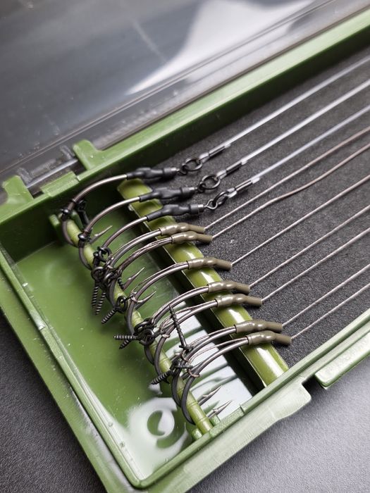 Zestaw 10 x przypony karpiowe #2 zadzior w piórniku. A37