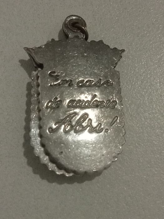 Dois belos pendentes religiosos