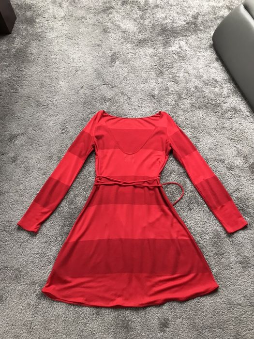 Sukienka Gigi Hadid dla Tommy Hilfiger