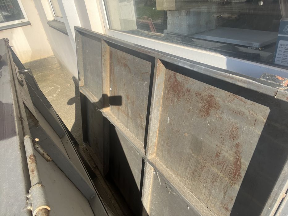 Ворота гаражні з дверима