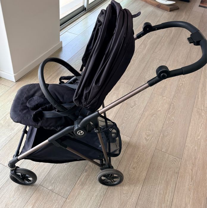 Cybex Melio Deep Black – Carrinho ultraleve 5,9 kg (reversível)