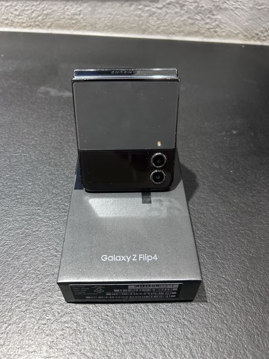 Samsung galaxy z Flip4