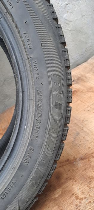 Продам гумму Bridgestone Blizzak VRX 225/50/17