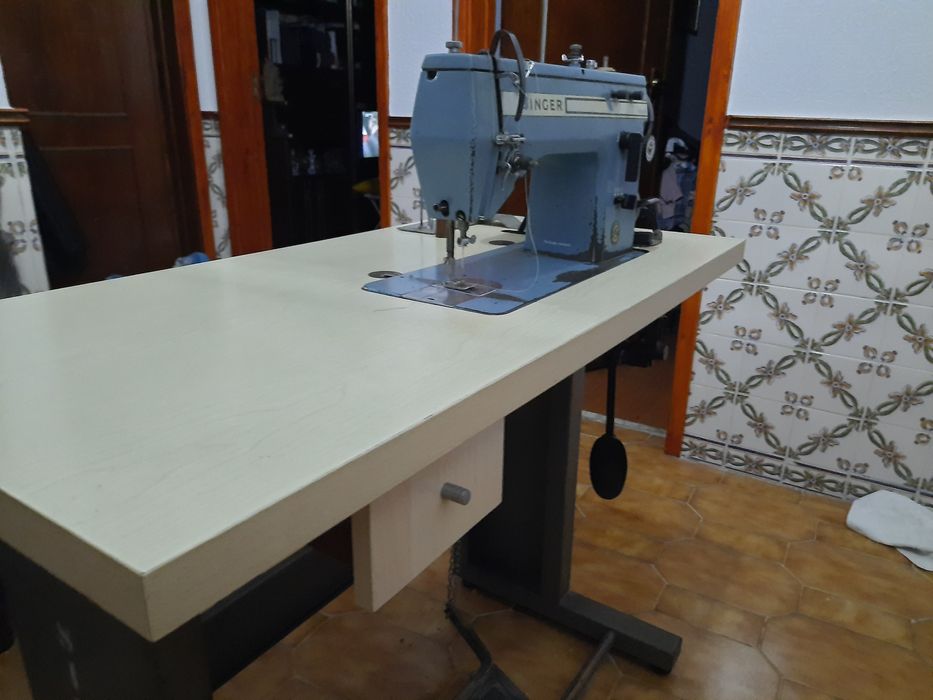 Máquina costura singer 20u professional