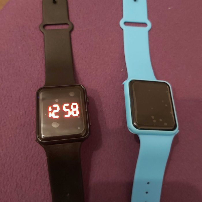 Relogio digital para jovens  cor azul ou preto