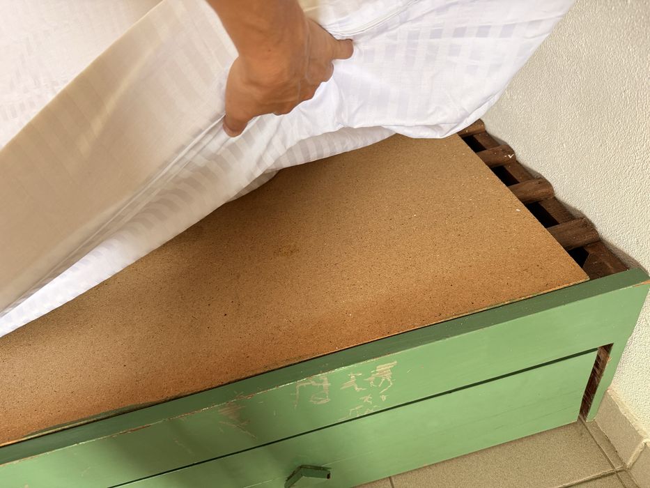 Cama de solteito com gavetao e esponja de encosto