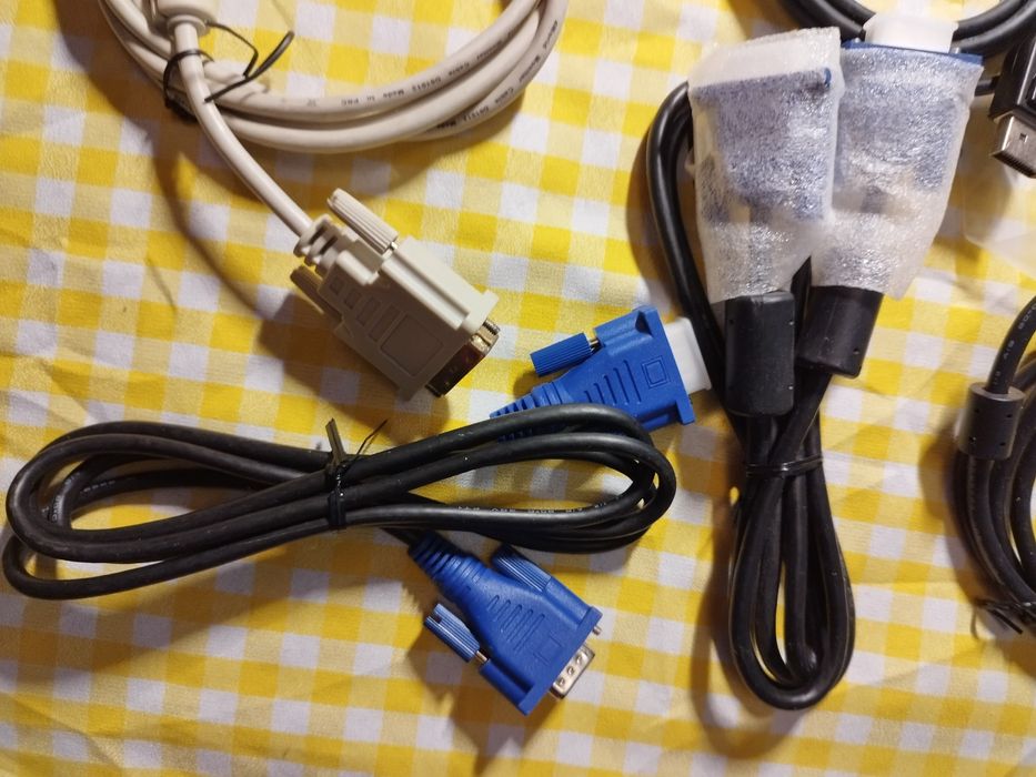 Fajny zestaw kabli do PC łan VGA DVI