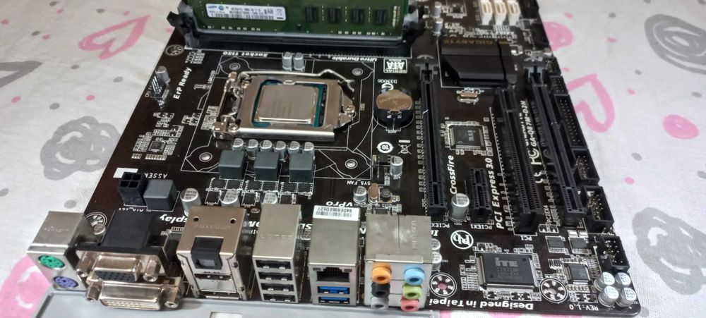 Gigabite Q87M-D2H s1150 + I3-4150 + 8Gb DDR3