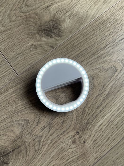 Lampa pierścieniowa na telefon do oświetlenia zdjęć
