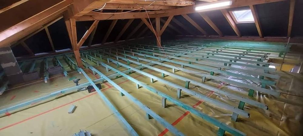 Podłogi na legarach Osb poddasza ,strych