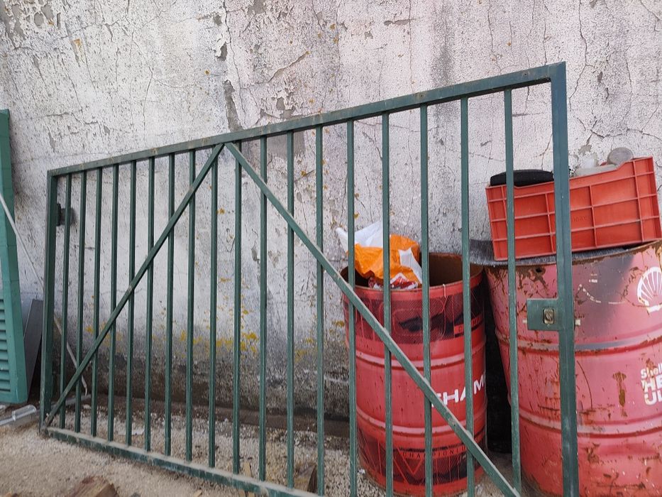 Portão em ferro tratado.