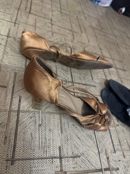 Туфли бальные, 39женск. на каблуке.