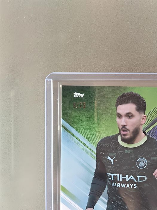 Carta Ryan Cherki numerada 09/75 Topps