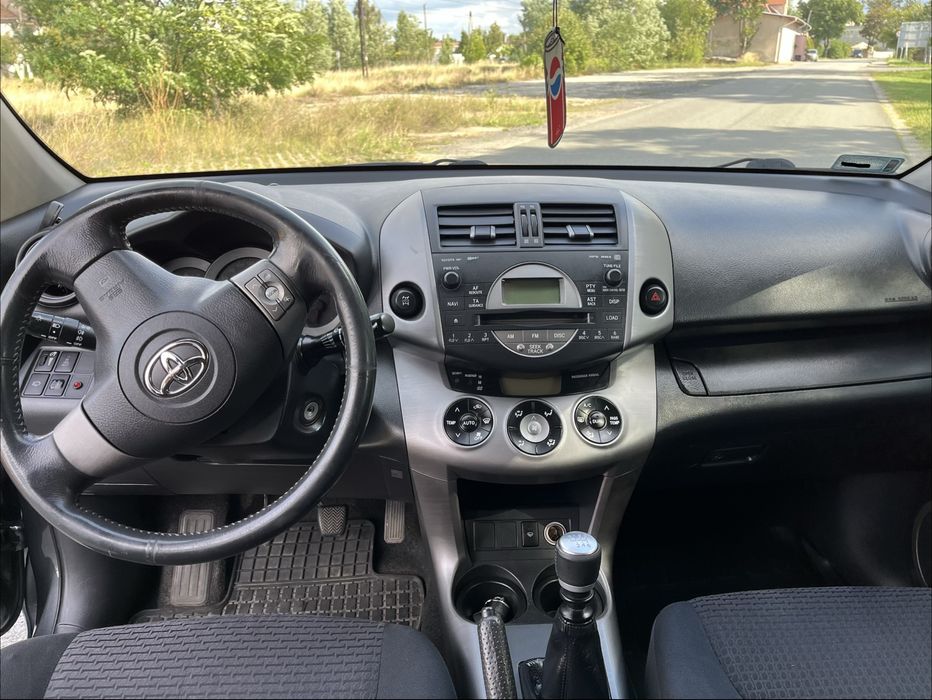 Toyota RAV4 terenówka  SUV 4x4 salon polska