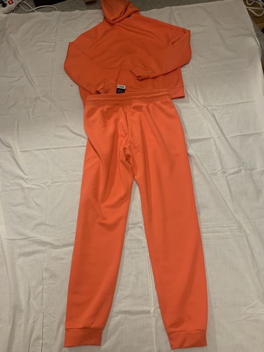 Cieply nowy dres damski