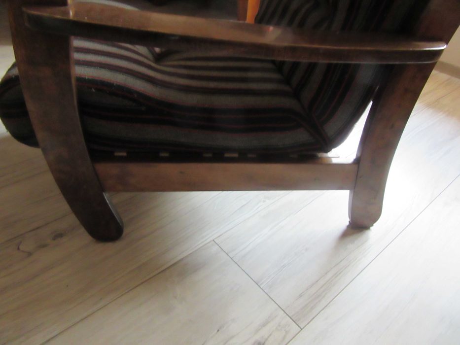 Fotel drewniany oparcie pianka pokryte bawelna, mozna sciagac 77cmx69