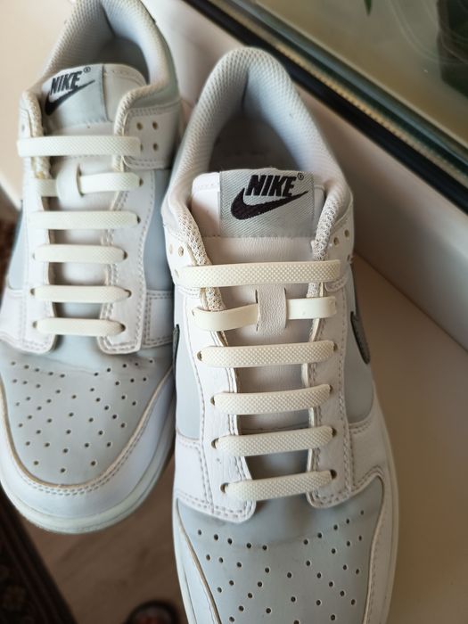 Жіночі  кросівки Nike Dunk Low у популярному біло-сірому кольорі