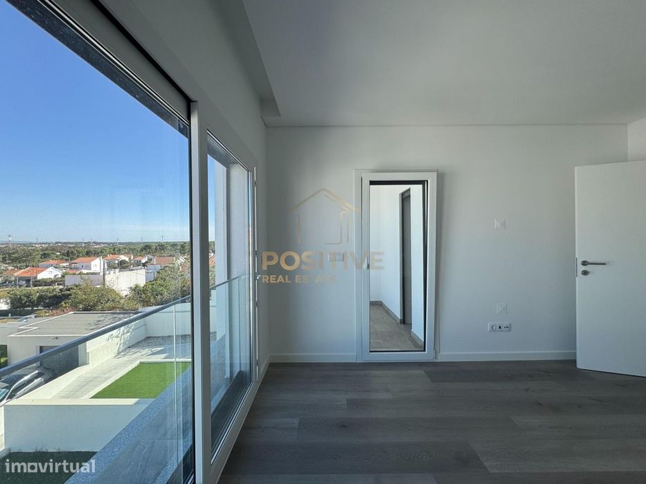 Moradia T4 em Vale de Milhaços | Espaço, luz natural |  A33 e A2 | A 2