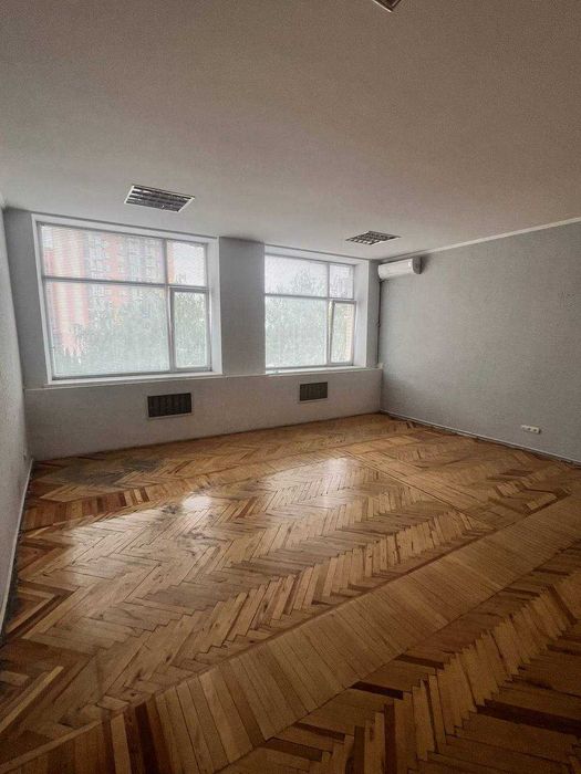 Оренда офісних кабінетів 15- 50 м² у спокійній локації