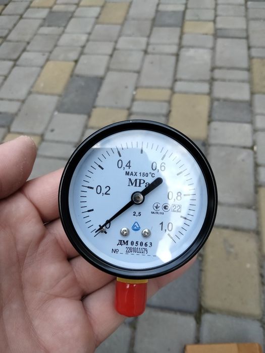 Продам манометр .