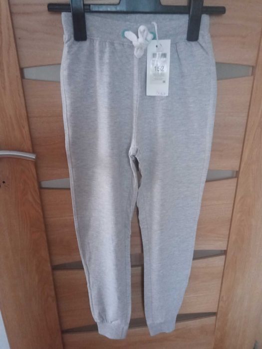 Nowe spodnie dresowe