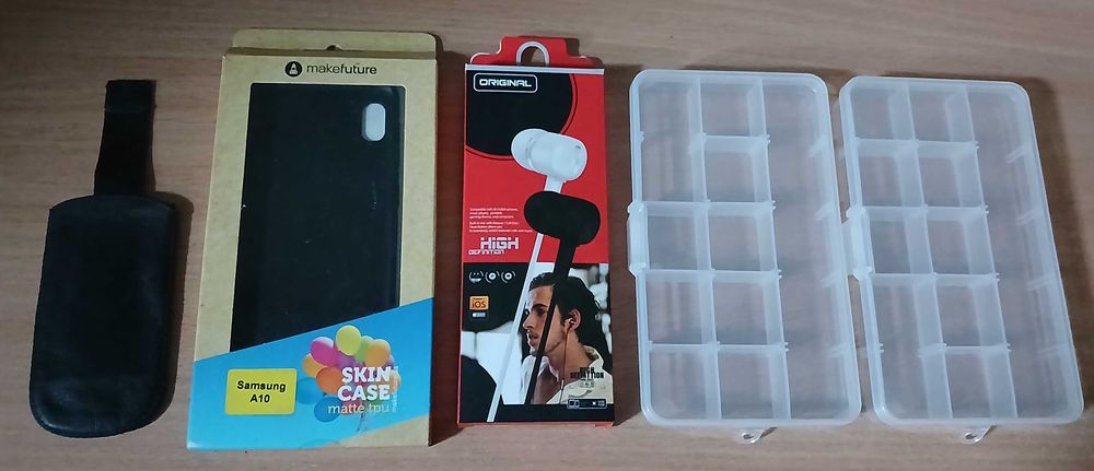 Чохли для телефонів, навушники, органайзери