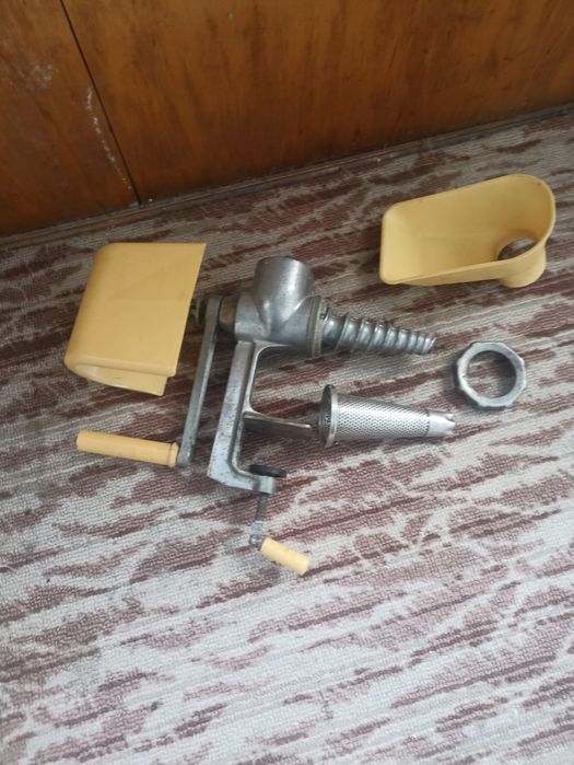 Продам ручную соковыжималку