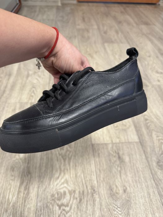 Кросівки шкіряні